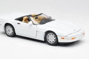 Chevrolet Corvette C4 Kabriolet Biely Maisto 1:18 32830 Kov – obrázok 6 z 8