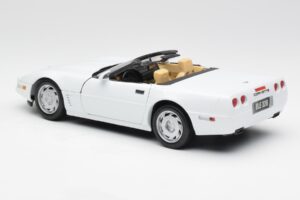 Chevrolet Corvette C4 Kabriolet Biely Maisto 1:18 32830 Kov – obrázok 7 z 8
