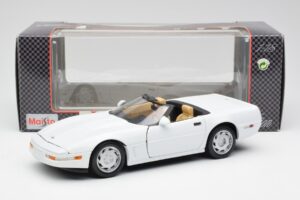 Chevrolet Corvette C4 Kabriolet Biely Maisto 1:18 32830 Kov – obrázok 8 z 8