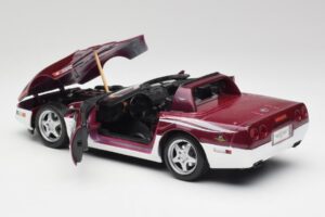 Chevrolet Corvette C4 Indy 500 Pace Car Maisto 1:18 56011 Kov – obrázok 5 z 8