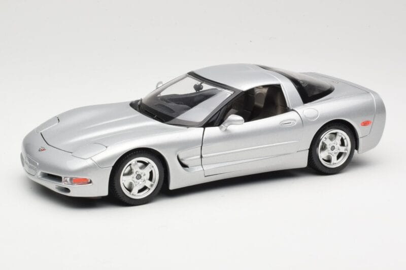 Chevrolet Corvette C5 Strieborný Bburago 1:18 3056 Kov