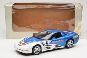 Chevrolet Corvette C5 Pace Car Rolex 24 at Daytona 1999 UT Models 1:18 39944 Kov – obrázok 8 z 8
