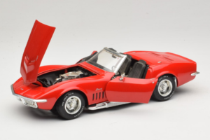 Chevrolet Corvette C3 Kabriolet Červený Revell 1:18 8833-P1 Kov – obrázok 2 z 8