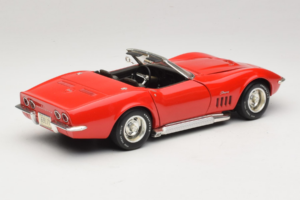 Chevrolet Corvette C3 Kabriolet Červený Revell 1:18 8833-P1 Kov – obrázok 3 z 8