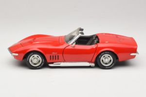 Chevrolet Corvette C3 Kabriolet Červený Revell 1:18 8833-P1 Kov – obrázok 4 z 8