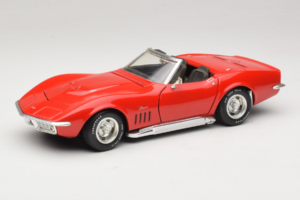 Chevrolet Corvette C3 Kabriolet Červený Revell 1:18 8833-P1 Kov
