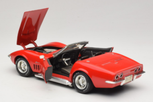 Chevrolet Corvette C3 Kabriolet Červený Revell 1:18 8833-P1 Kov – obrázok 5 z 8