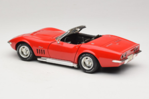 Chevrolet Corvette C3 Kabriolet Červený Revell 1:18 8833-P1 Kov – obrázok 7 z 8