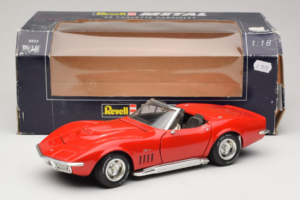 Chevrolet Corvette C3 Kabriolet Červený Revell 1:18 8833-P1 Kov – obrázok 8 z 8
