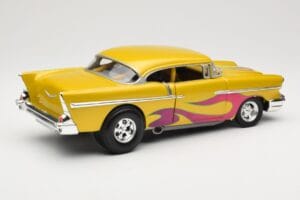 Chevrolet Custom Žltý s Plameňom Hot Wheels 1:18 21356 Kov – obrázok 3 z 8