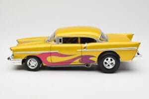 Chevrolet Custom Žltý s Plameňom Hot Wheels 1:18 21356 Kov – obrázok 4 z 8