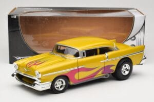 Chevrolet Custom Žltý s Plameňom Hot Wheels 1:18 21356 Kov – obrázok 8 z 8