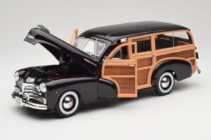 Chevrolet Fleetmaster Woody Čierny & Wood Panels Maisto 1:18 43697545B Kov – obrázok 2 z 8