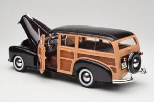 Chevrolet Fleetmaster Woody Čierny & Wood Panels Maisto 1:18 43697545B Kov – obrázok 5 z 8
