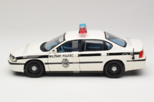Chevrolet Impala Military Police Maisto 1:18 36611 Kov – obrázok 3 z 6