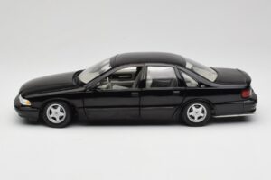 Chevrolet Impala SS Čierny UT Models 1:18 21031 Kov – obrázok 4 z 8