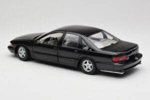 Chevrolet Impala SS Čierny UT Models 1:18 21031 Kov – obrázok 7 z 8
