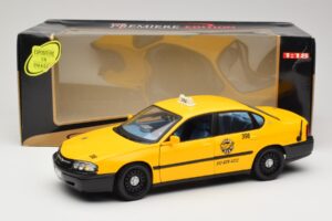 Chevrolet Impala Taxi Maisto 1:18 36617 Kov – obrázok 8 z 8