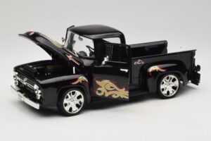 Chevrolet Old School Cody Project Truck & Chopper Set Joyride 1:18 33911 Kov – obrázok 2 z 8