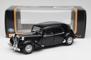Citroen 15CV 6 Cyl Čierny Maisto 1:18 31821 Kov – obrázok 8 z 8
