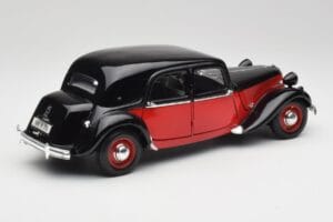 Citroen 15CV 6 Cyl Čierny & Červený Valmy Maisto 1:18 56009 Kov – obrázok 3 z 8