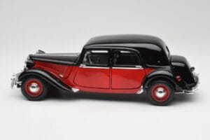 Citroen 15CV 6 Cyl Čierny & Červený Valmy Maisto 1:18 56009 Kov – obrázok 4 z 8