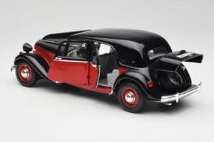 Citroen 15CV 6 Cyl Čierny & Červený Valmy Maisto 1:18 56009 Kov – obrázok 5 z 8