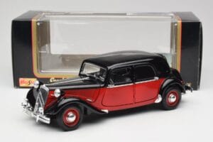 Citroen 15CV 6 Cyl Čierny & Červený Valmy Maisto 1:18 56009 Kov – obrázok 8 z 8