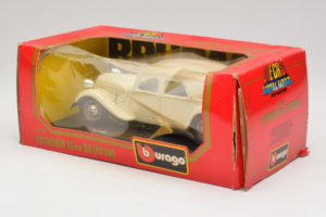 Citroen 15CV Traction Avant Béžový Bburago 1:24 1501-B1 Kov – obrázok 3 z 3