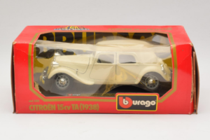 Citroen 15CV Traction Avant Béžový Bburago 1:24 1501-B1 Kov