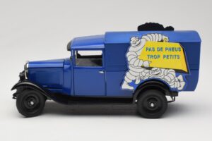 Citroen C4 F Pas de Pneus Trop Petit Modrý Solido 1:18 151235-00 Kov – obrázok 4 z 8