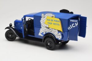 Citroen C4 F Pas de Pneus Trop Petit Modrý Solido 1:18 151235-00 Kov – obrázok 5 z 8