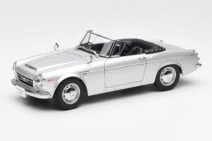 Datsun Fairlady 2000 SR311 Roadster Strieborný AUTOart 1:18 77432 Kov