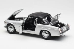 Datsun Fairlady 2000 SR311 Roadster Strieborný AUTOart 1:18 77432 Kov – obrázok 5 z 8