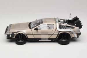 DeLorean DMC-12 Back to the Future Time Machine Sun Star 1:18 2710 Kov – obrázok 3 z 6