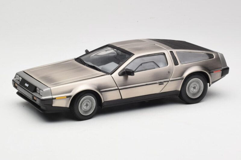 DeLorean DMC-12 LK Strieborný Sun Star 1:18 2701 Kov