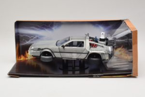 DeLorean DMC-12 Time Machine Back to the Future II Jada 1:24 253255021 Kov