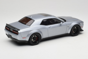 Dodge Challenger SRT Hellcat Redeye Strieborný GT Spirit 1:18 GT226 Živica – obrázok 2 z 6