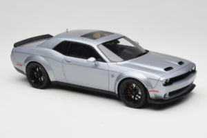 Dodge Challenger SRT Hellcat Redeye Strieborný GT Spirit 1:18 GT226 Živica – obrázok 4 z 6