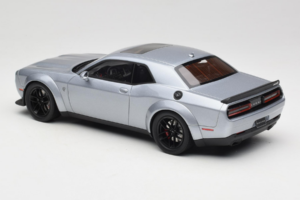 Dodge Challenger SRT Hellcat Redeye Strieborný GT Spirit 1:18 GT226 Živica – obrázok 5 z 6