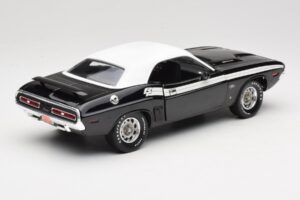 Dodge Challenger R/T Čierny & Biely ERTL 1:18 36549 Kov – obrázok 3 z 8