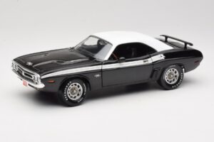 Dodge Challenger R/T Čierny & Biely ERTL 1:18 36549 Kov