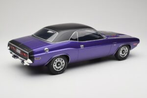Dodge Challenger R/T Plum Crazy Otto 1:12 G083 Živica – obrázok 2 z 6