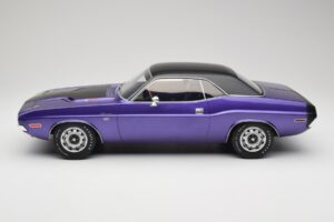 Dodge Challenger R/T Plum Crazy Otto 1:12 G083 Živica – obrázok 3 z 6
