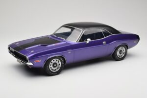 Dodge Challenger R/T Plum Crazy Otto 1:12 G083 Živica