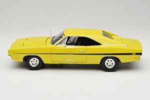 Dodge Charger R/T Žltý Dirty Mary Crazy Larry Auto World 1:18 AWSS101/06 Kov – obrázok 4 z 8