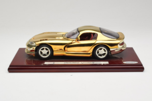 Dodge Viper GTS Gold Plated 23K Maisto 1:18 GP001 Kov