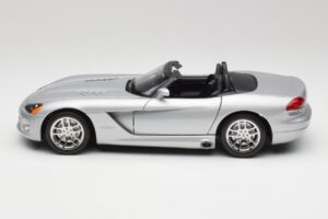Dodge Viper SRT-10 Bright Strieborný Bburago 1:18 34908 Kov – obrázok 4 z 8