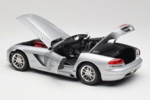 Dodge Viper SRT-10 Bright Strieborný Bburago 1:18 34908 Kov – obrázok 5 z 8