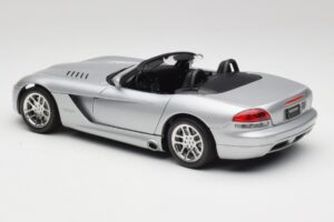 Dodge Viper SRT-10 Bright Strieborný Bburago 1:18 34908 Kov – obrázok 7 z 8